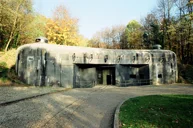De munitie-ingang met de oude smalspoorlijn (Ouvrage Schoenenbourg)